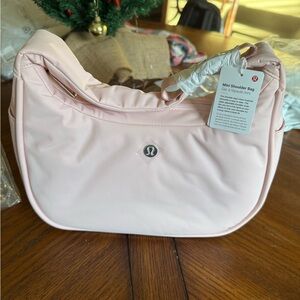 lululemon mini shoulder bag 4L